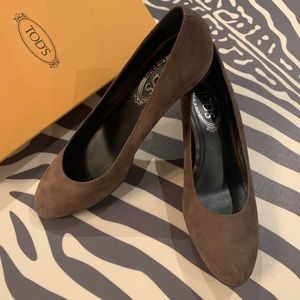 Elegant TOD’S Suede Dress Shoes